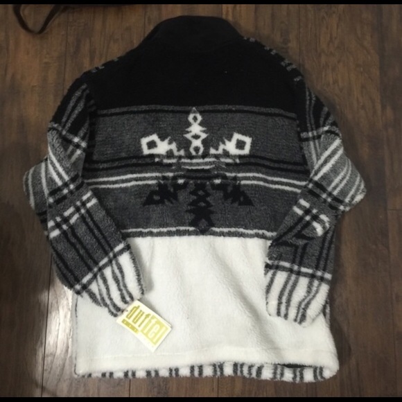 Duffel outdoor oversized fleece. - Picture 2 of 2